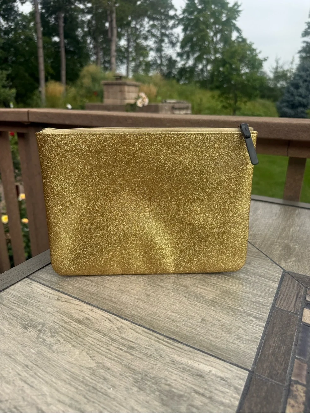EUC Kate Spade Holiday Drive Gia Glitter Pouch Large Gold